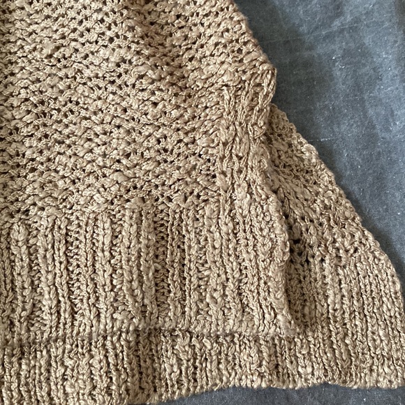 Gold sweater lacy back! perfect for NYE!! 🎉🎉 - Picture 6 of 15